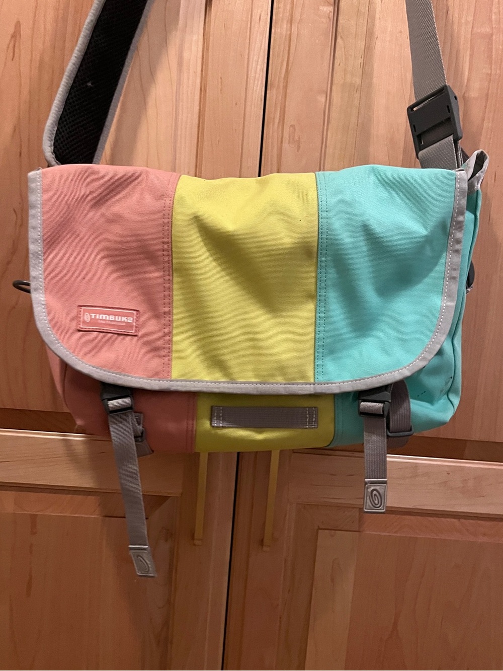 NWOT Timbuktu Tri-Color Messenger Bag